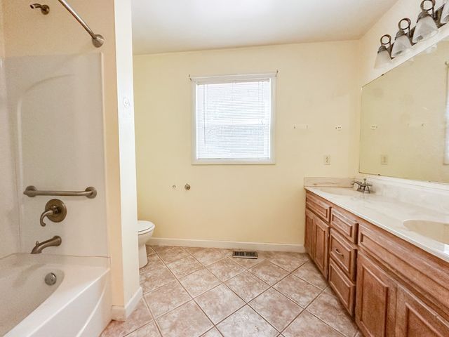 305 N Hillcrest St, Geneva, AL 36340