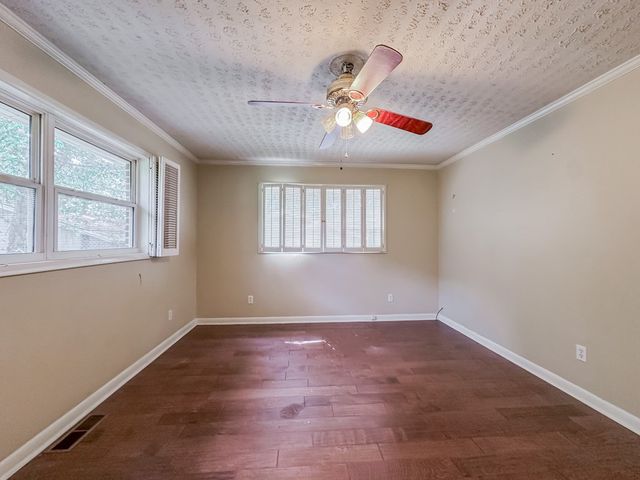 305 N Hillcrest St, Geneva, AL 36340