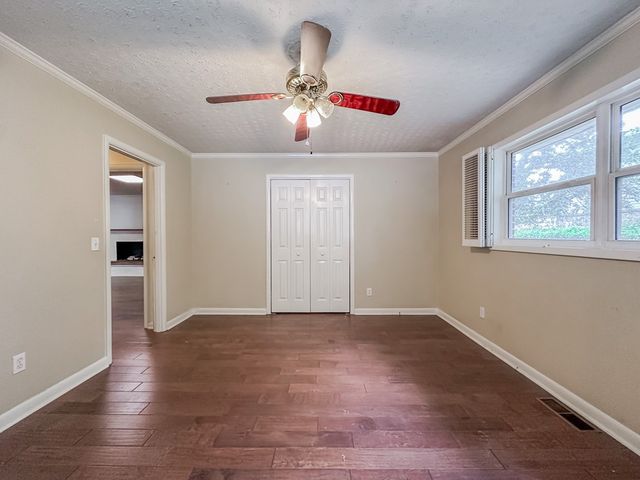 305 N Hillcrest St, Geneva, AL 36340