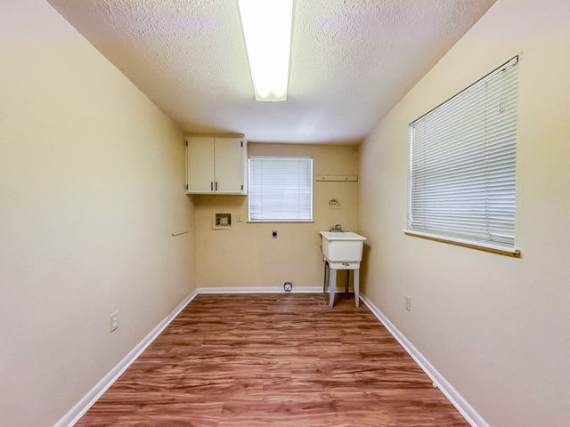 305 N Hillcrest St, Geneva, AL 36340