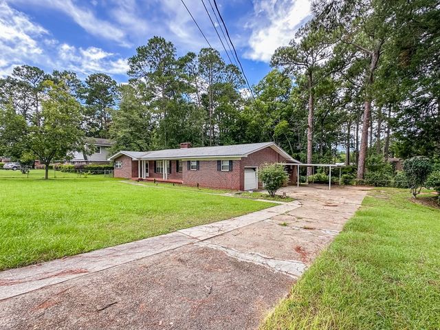 305 N Hillcrest St, Geneva, AL 36340
