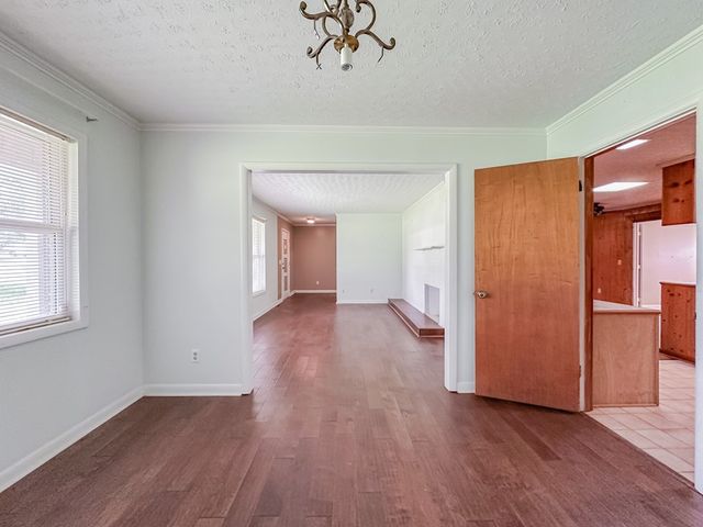 305 N Hillcrest St, Geneva, AL 36340