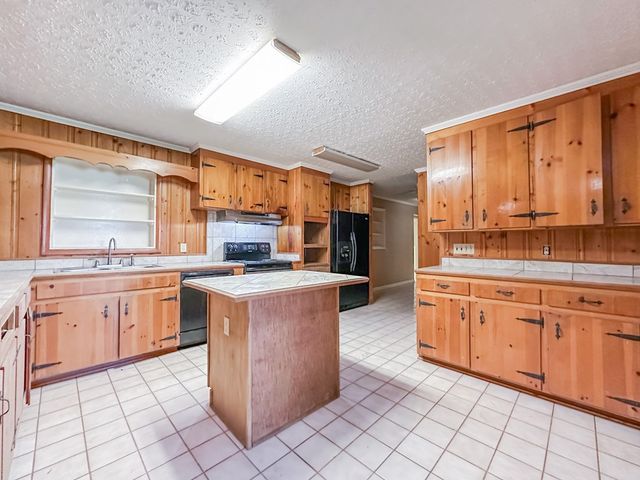 305 N Hillcrest St, Geneva, AL 36340