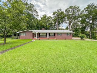 305 N Hillcrest St, Geneva, AL 36340