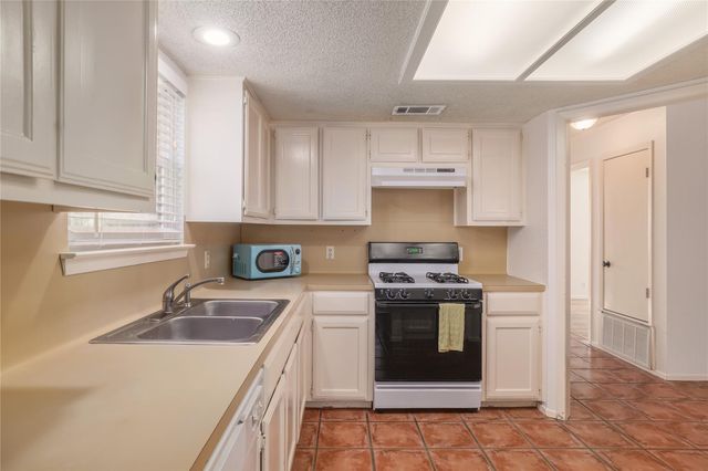 1402 Wayne DR, Round Rock, TX 78664