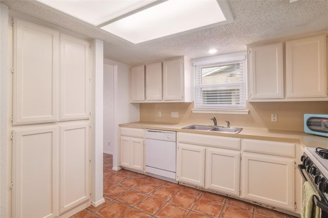 1402 Wayne DR, Round Rock, TX 78664