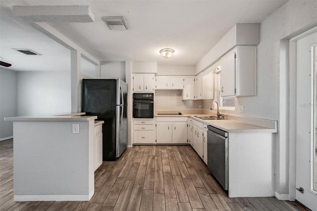 Image 13 of property listing at 5744 58TH AVENUE N, St Petersburg, FL 33709