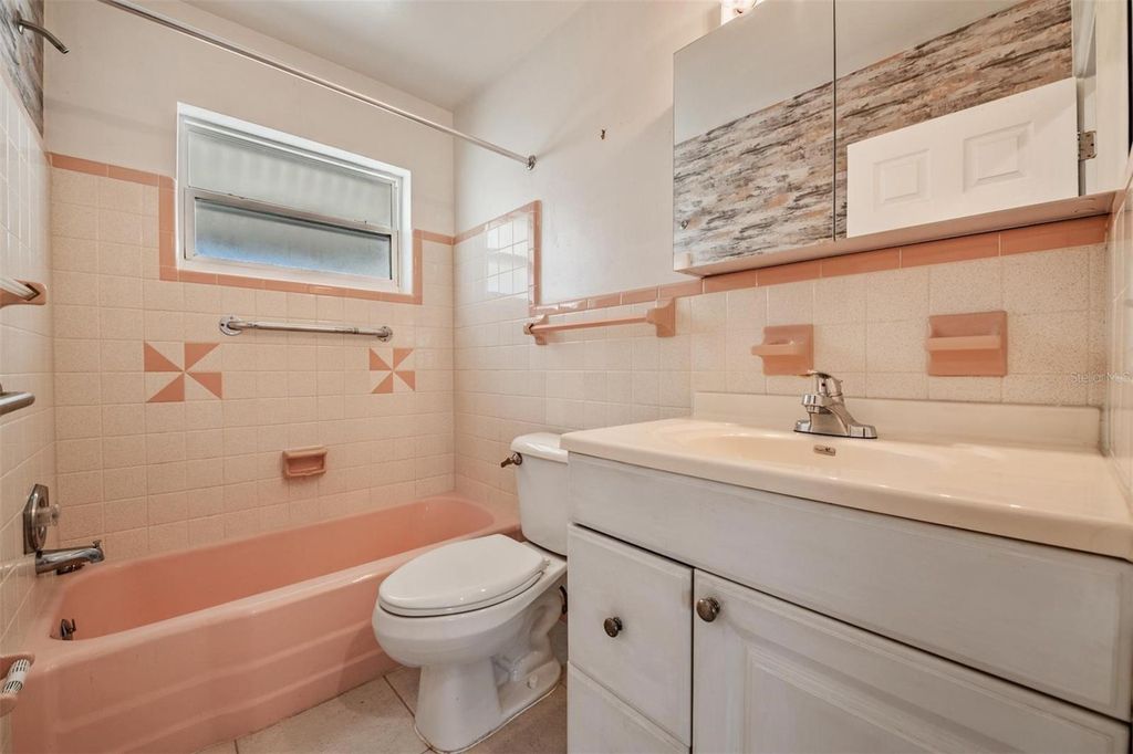 Image 19 of property listing at 5744 58TH AVENUE N, St Petersburg, FL 33709