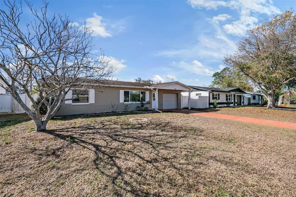 Image 3 of property listing at 5744 58TH AVENUE N, St Petersburg, FL 33709