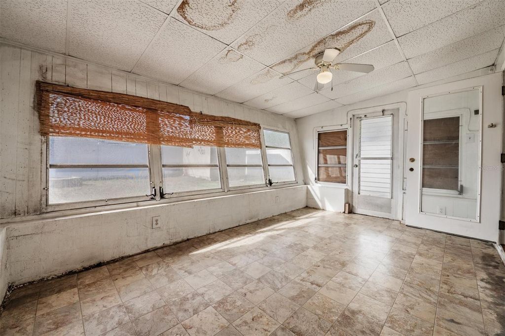 Image 23 of property listing at 5744 58TH AVENUE N, St Petersburg, FL 33709