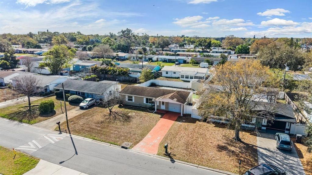 Image 33 of property listing at 5744 58TH AVENUE N, St Petersburg, FL 33709