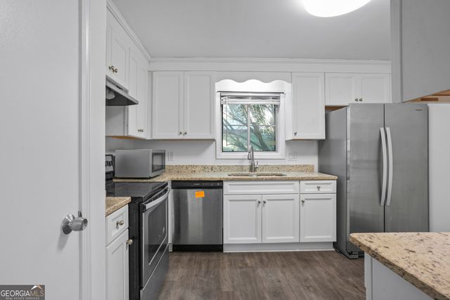 5809 Oakleaf Way, Stone Mountain, GA 30087