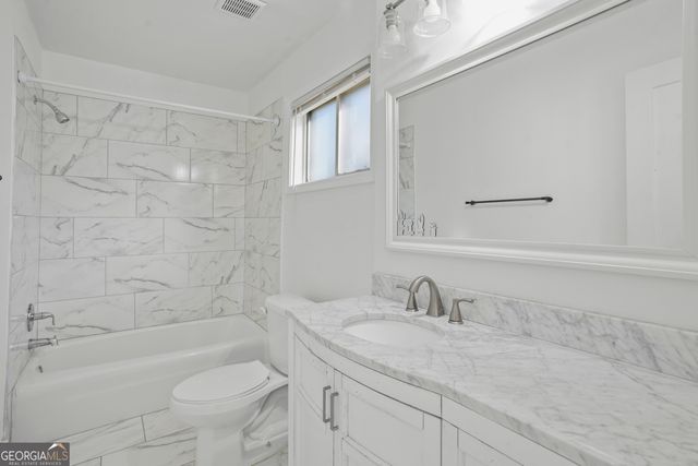 5809 Oakleaf Way, Stone Mountain, GA 30087