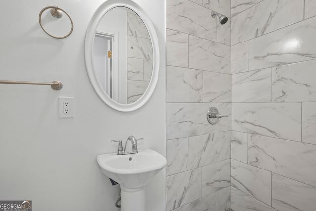 5809 Oakleaf Way, Stone Mountain, GA 30087