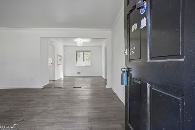 5809 Oakleaf Way, Stone Mountain, GA 30087