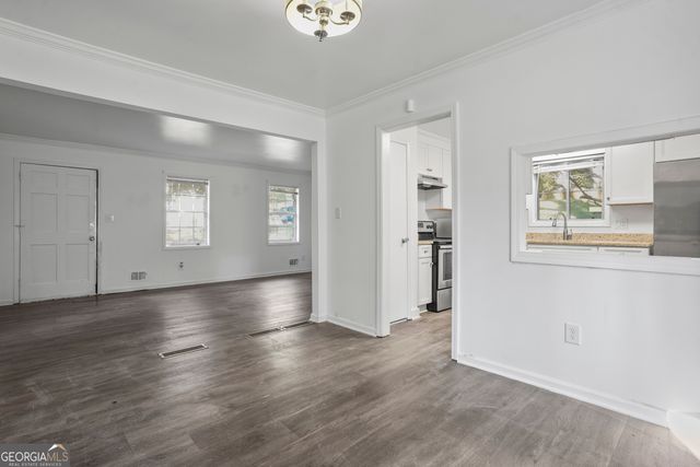 5809 Oakleaf Way, Stone Mountain, GA 30087