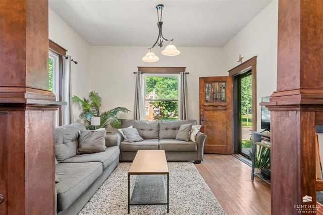 317 S 5th Street, Manhattan, KS 66502