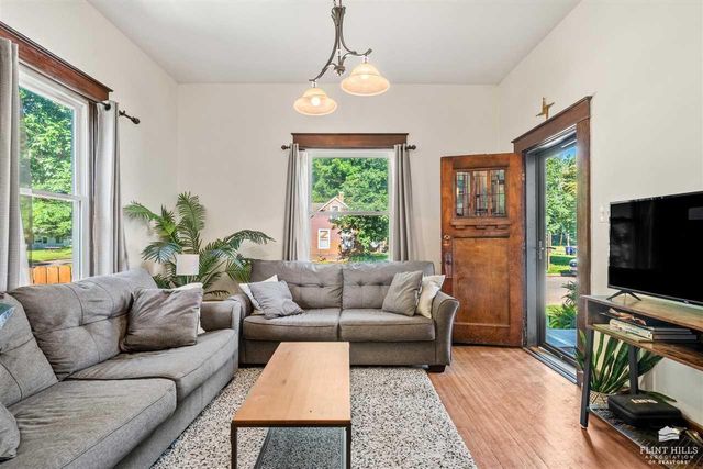 317 S 5th Street, Manhattan, KS 66502