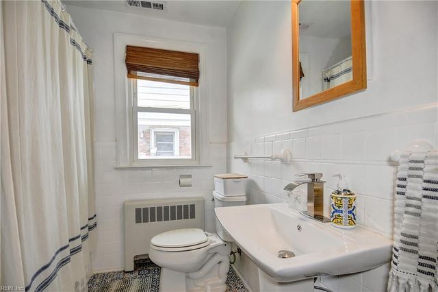 4704 Mayflower RD, Norfolk, VA 23508