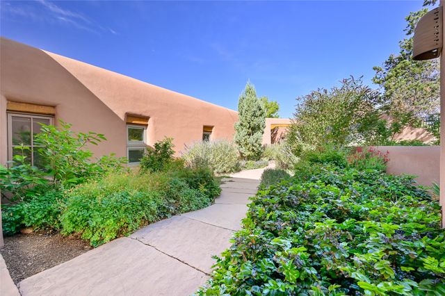 142 Barranca Road, Santa Fe, NM 87501