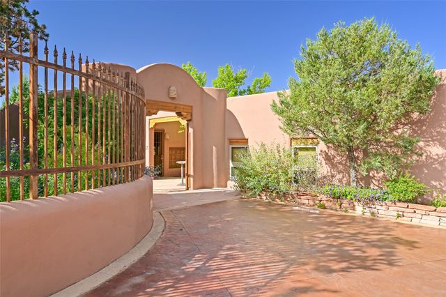 142 Barranca Road, Santa Fe, NM 87501