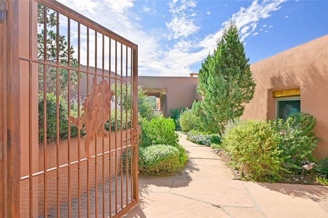 142 Barranca Road, Santa Fe, NM 87501