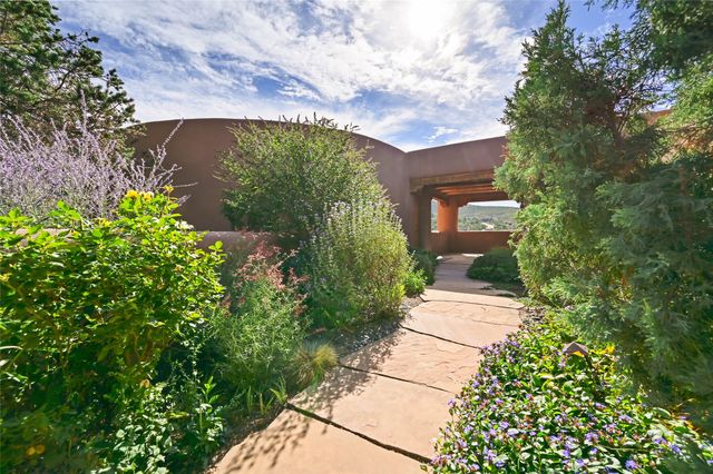 142 Barranca Road, Santa Fe, NM 87501