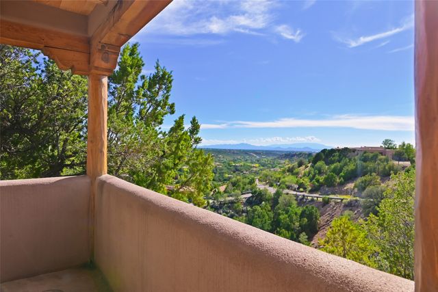 142 Barranca Road, Santa Fe, NM 87501