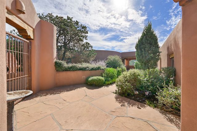 142 Barranca Road, Santa Fe, NM 87501