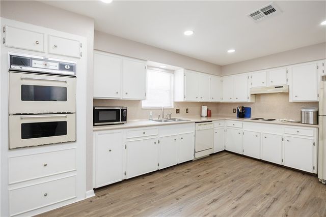 3101 Fair Oaks Dr, Corpus Christi, TX 78410