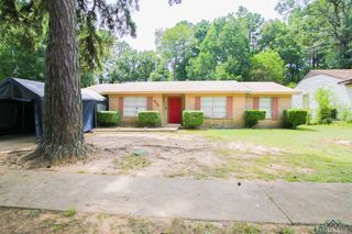909 Lawrence Dr, Longview, TX 75604
