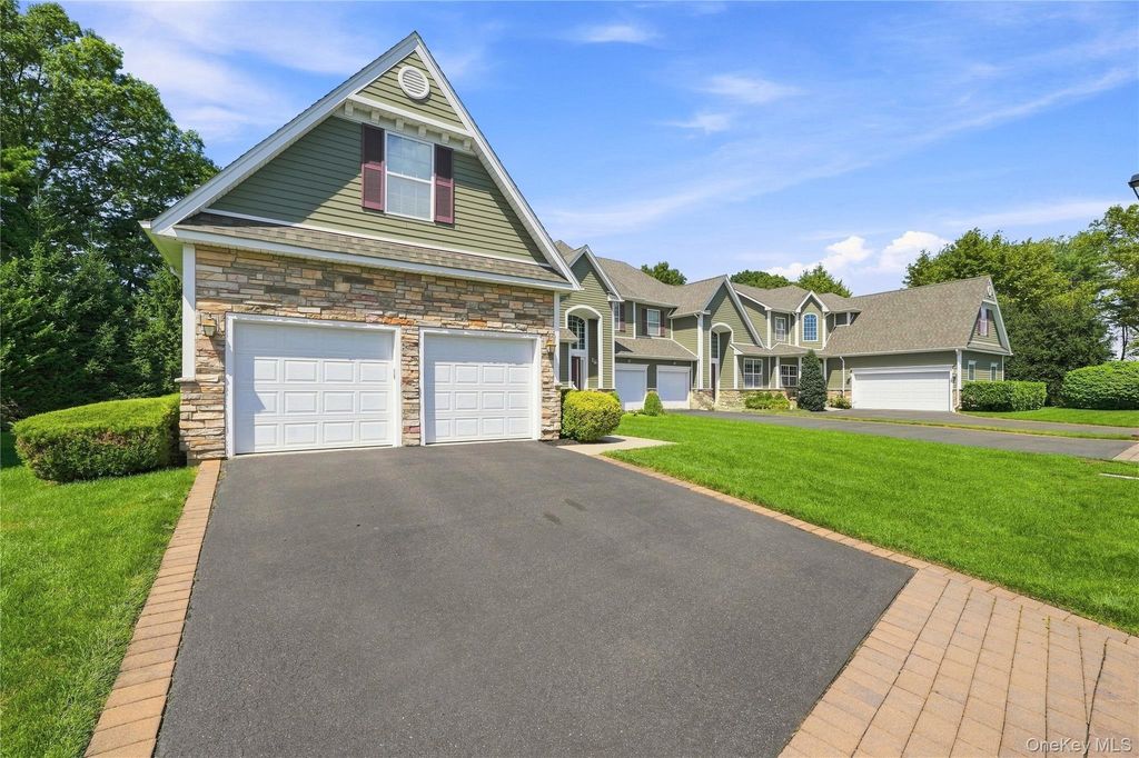 104 Victoria Place, Melville, NY 11747 — photo 2