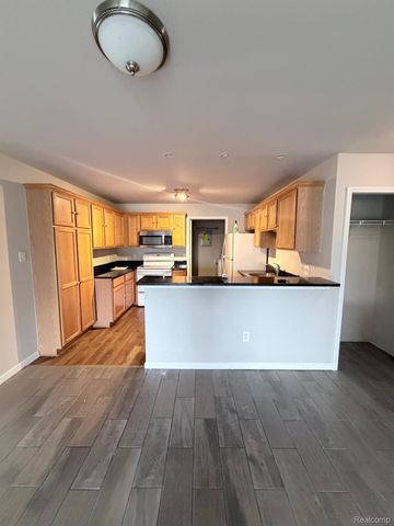 5860 Acorn Lane, Sterling Heights, MI 48314
