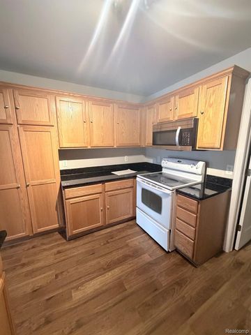 5860 Acorn Lane, Sterling Heights, MI 48314