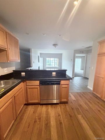 5860 Acorn Lane, Sterling Heights, MI 48314