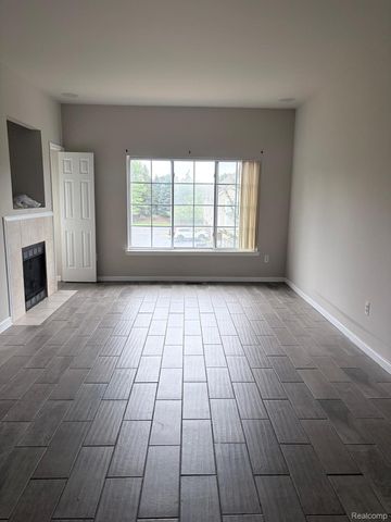 5860 Acorn Lane, Sterling Heights, MI 48314