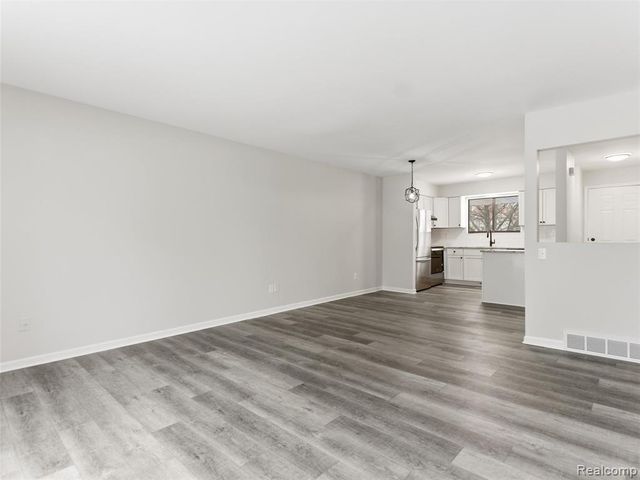 25927 New Forest Court, New Baltimore, MI 48051