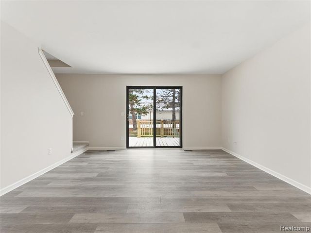 25927 New Forest Court, New Baltimore, MI 48051