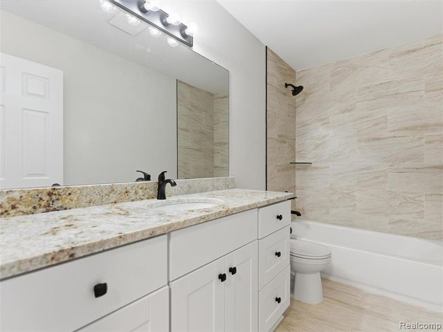 25927 New Forest Court, New Baltimore, MI 48051