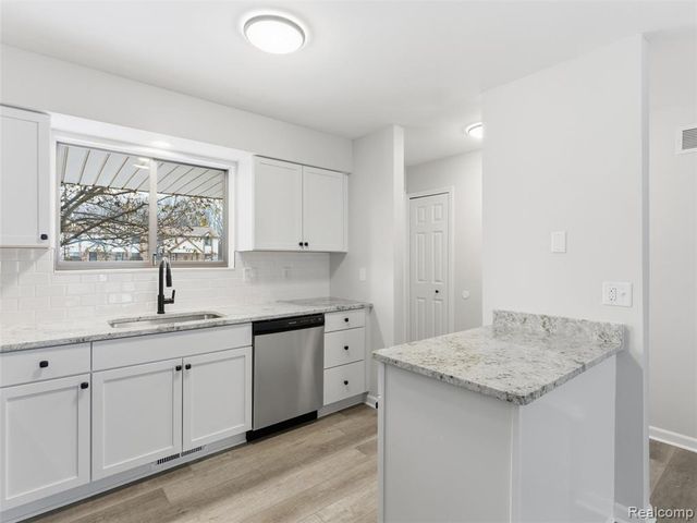 25927 New Forest Court, New Baltimore, MI 48051