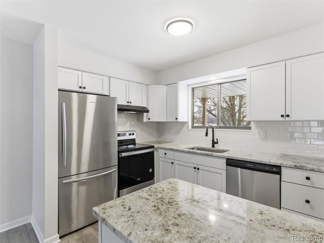 25927 New Forest Court, New Baltimore, MI 48051