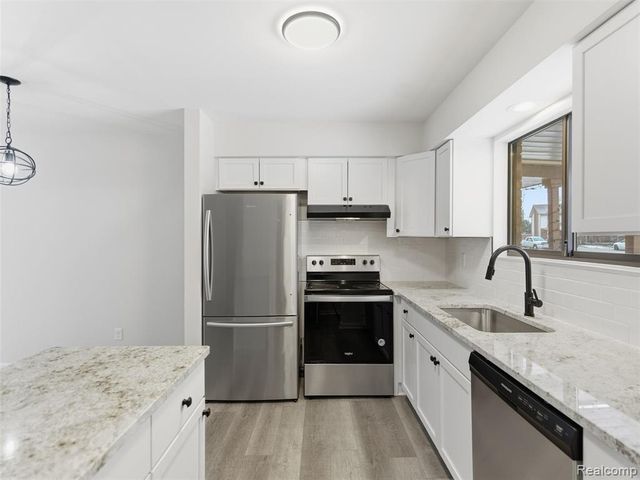 25927 New Forest Court, New Baltimore, MI 48051