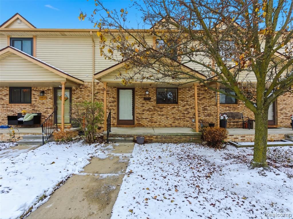 25927 New Forest Court, New Baltimore, MI 48051