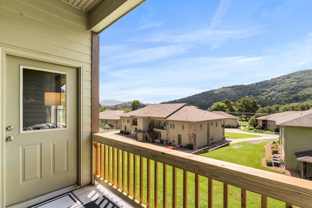 1724 Watercrest Way, Young Harris, GA 30582