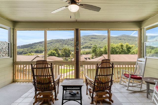 1724 Watercrest Way, Young Harris, GA 30582