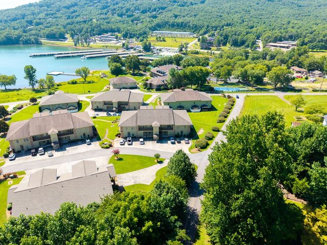1724 Watercrest Way, Young Harris, GA 30582