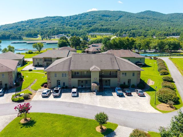1724 Watercrest Way, Young Harris, GA 30582