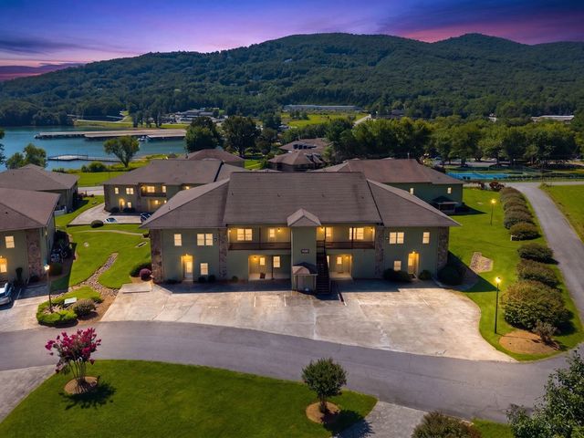 1724 Watercrest Way, Young Harris, GA 30582
