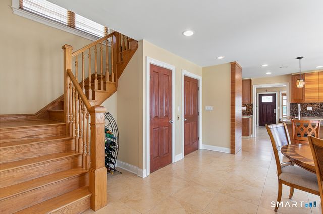 41 Deerfield Avenue, Milford, CT 06460