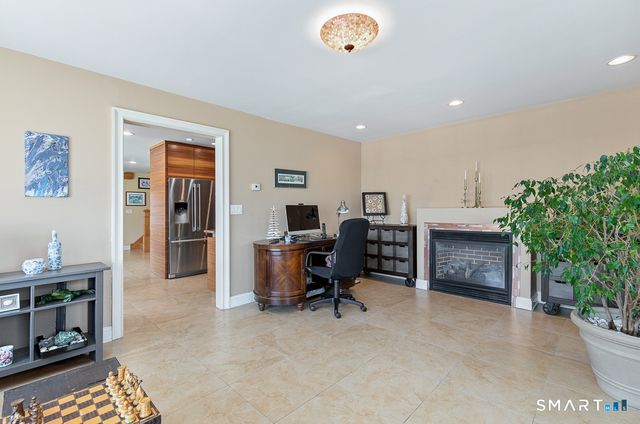 41 Deerfield Avenue, Milford, CT 06460